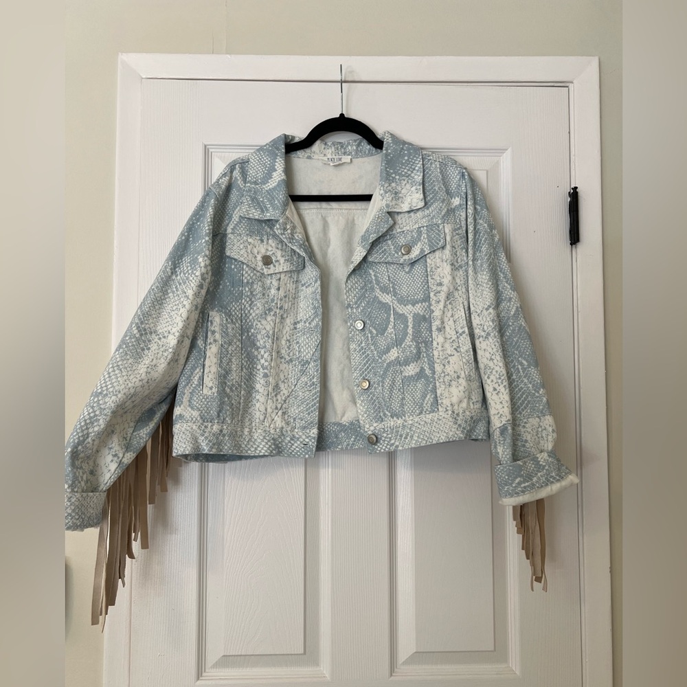 Stylish Faux Denim Fringe Jacket
